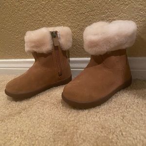 Ugh baby/toddler size 6